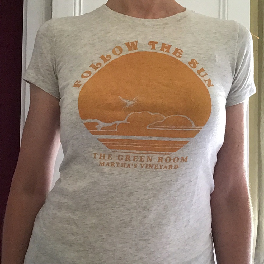 'Martha’s Vineyard The Green Room - Follow the Sun Graphic Tee T-Shirt Cape Cod